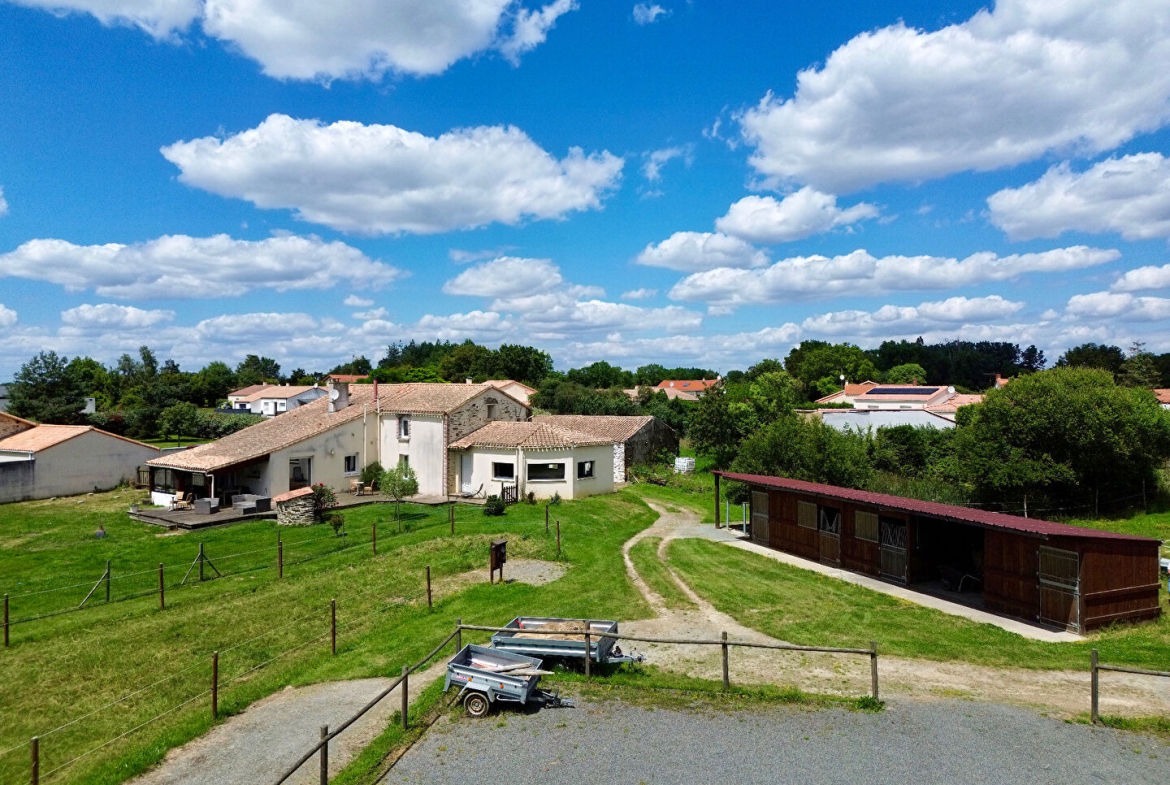 Propriete equestre 10 hectares la roche sur yon