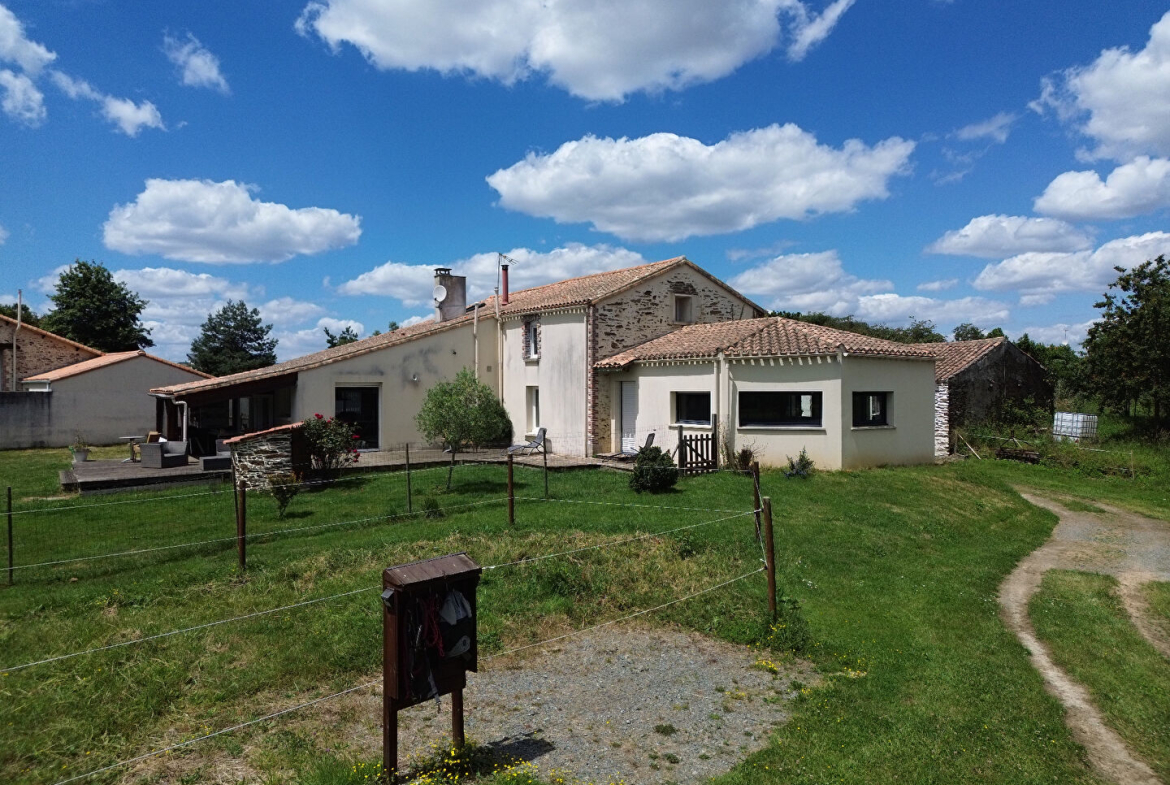 Propriete equestre 10 hectares la roche sur yon