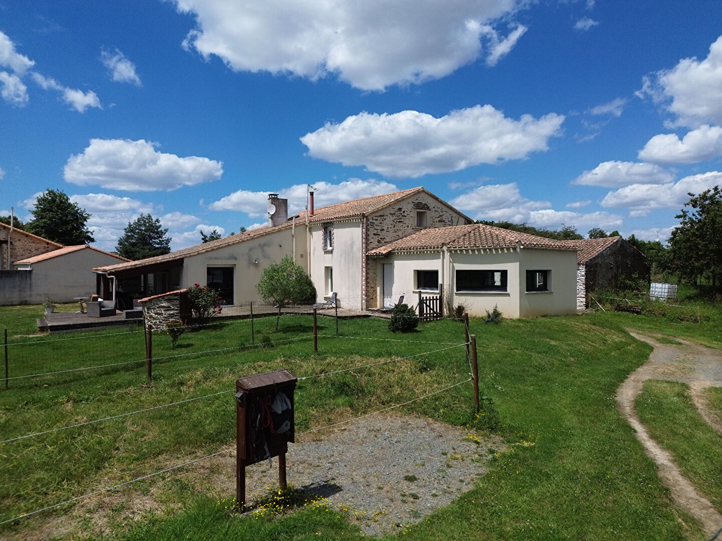 Propriete equestre 10 hectares la roche sur yon