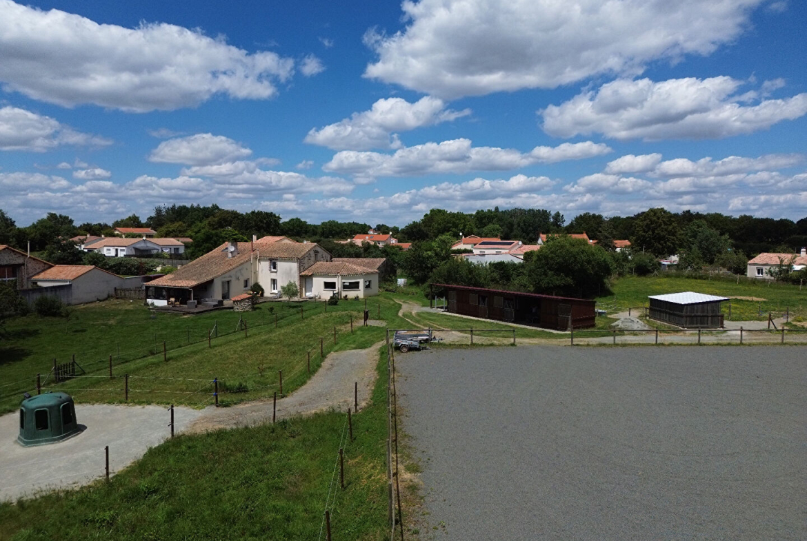 Propriete equestre 10 hectares la roche sur yon