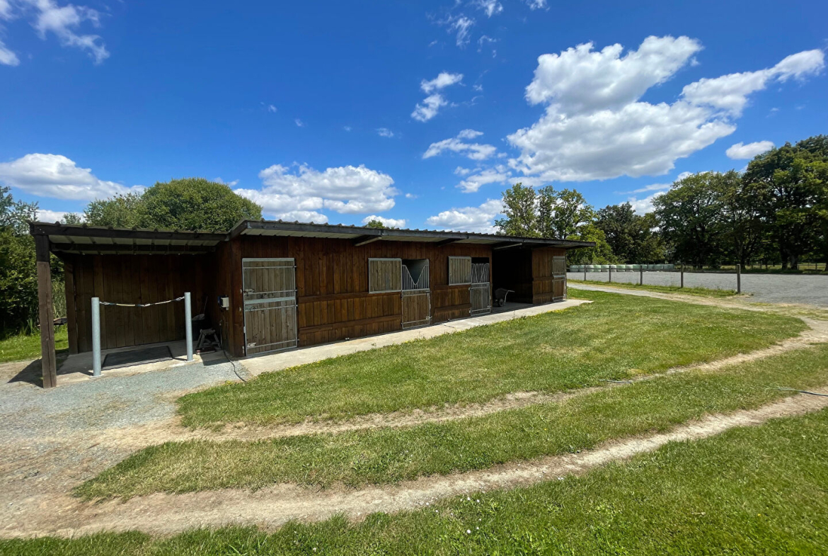 Propriete equestre 10 hectares la roche sur yon